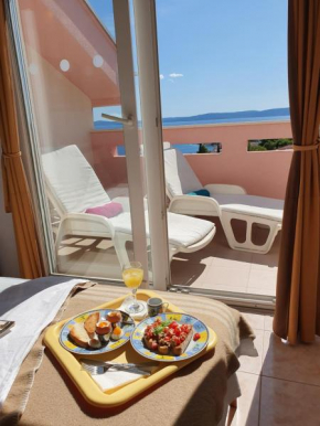 Penthouse Christina with Pool - Large Sunny Terrace - Seaview - 250m to Beach and Restaurants - Free Parking - Trogir and Ciovo - 15 minutes to airport